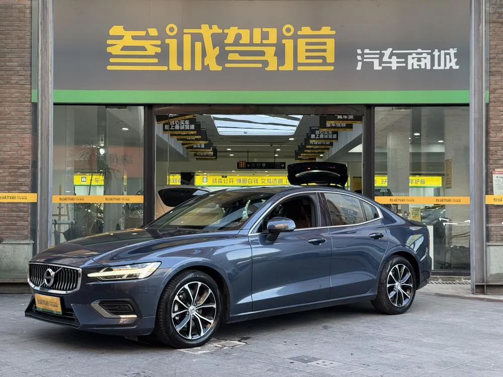 Volvo S60, 2022