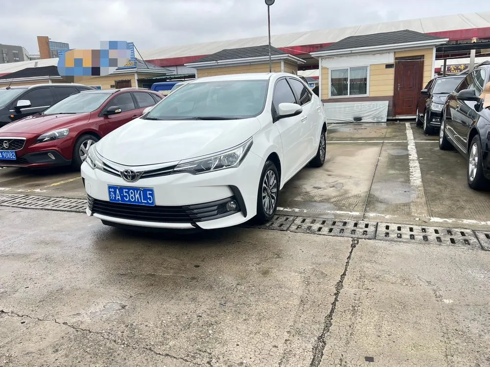 Toyota Corolla рестайлинг 1.2T механика GL-i версия нормы China V, 2017 — фото 1
