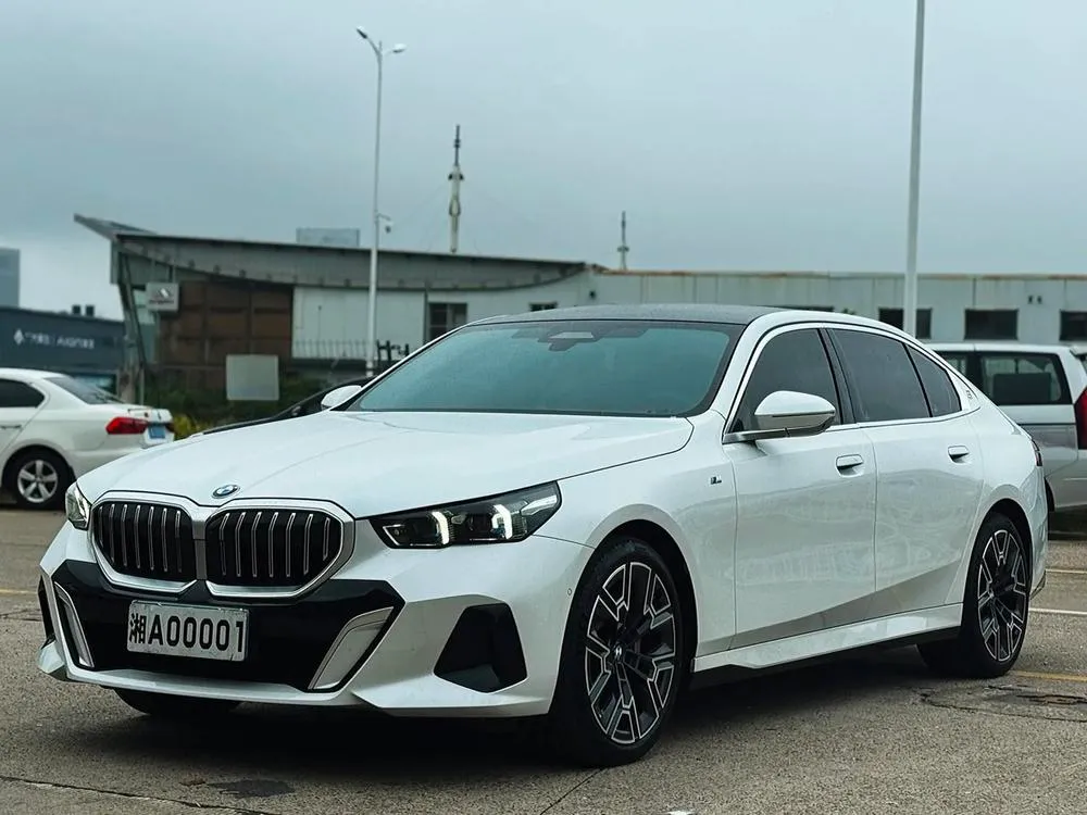 BMW 5-Series, 2025