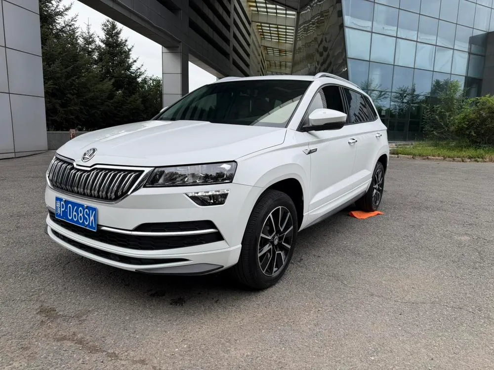 Skoda Karoq TSI280 Prestige Edition, 2023 — фото 1