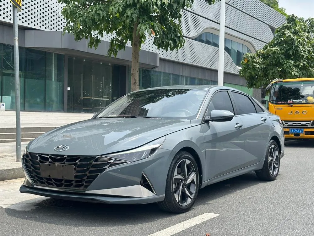 Hyundai Elantra, 2022