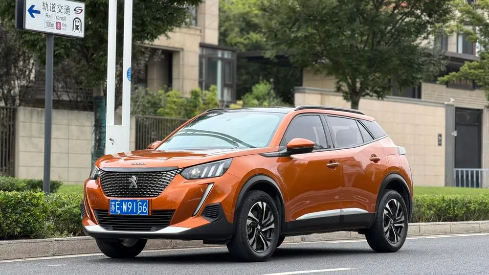 Peugeot 2008 230THP THE ONE, 2022 — фото 1
