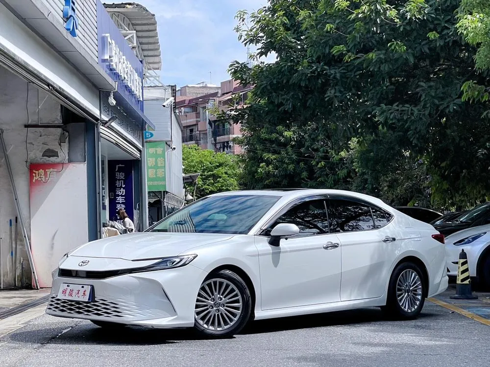 Toyota Camry 2.0GVP Luxury Edition, 2024 — фото 1