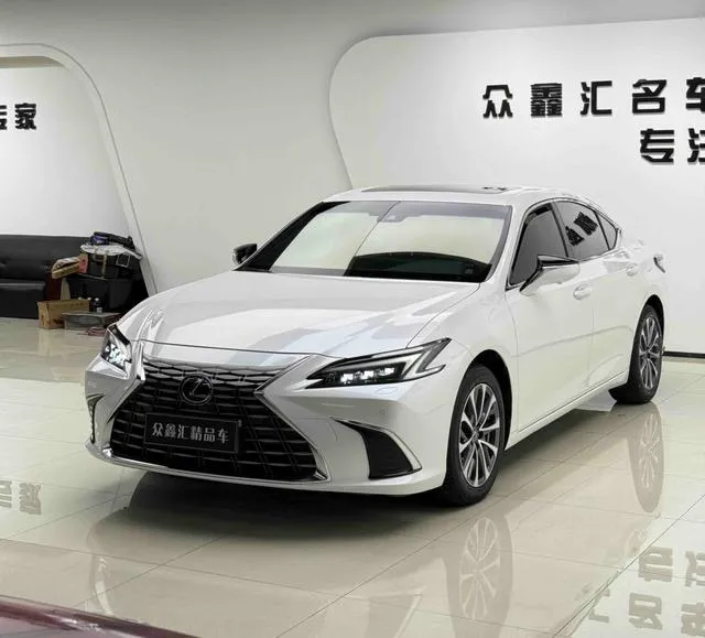 Lexus ES, 2025