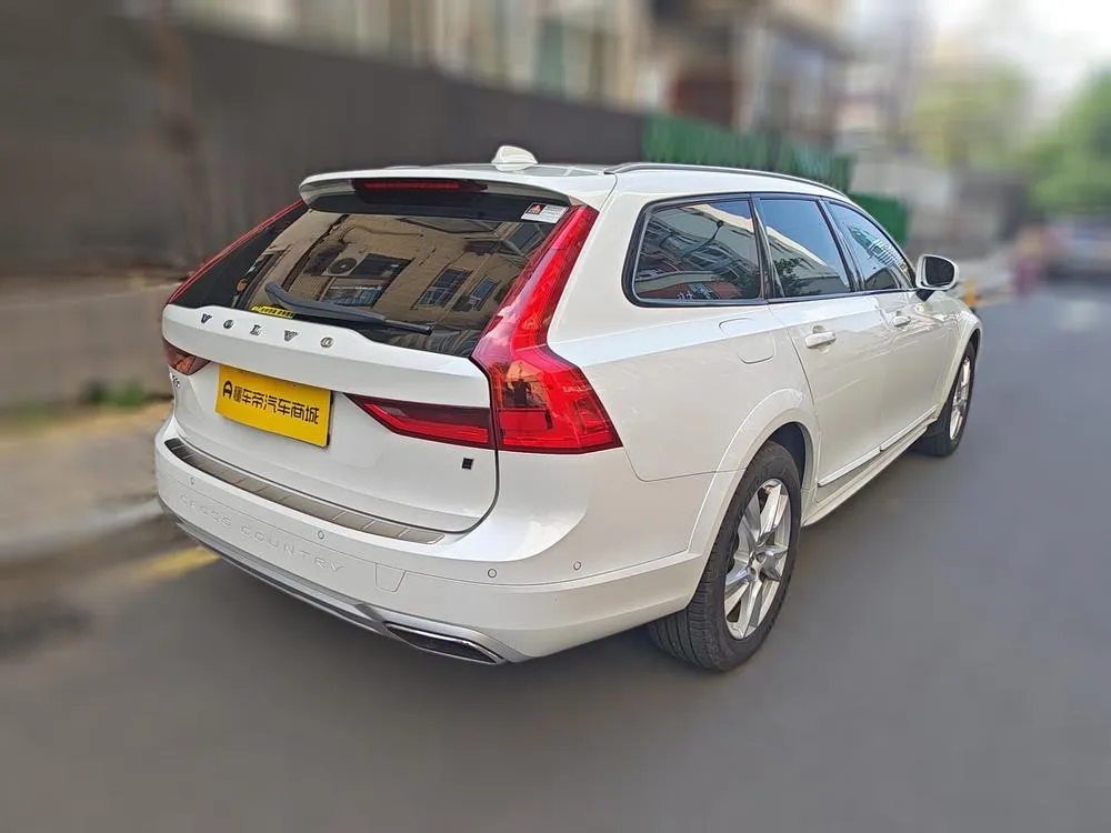 Volvo V90 Cross Country T5 AWD Edition, 2017 — фото 1