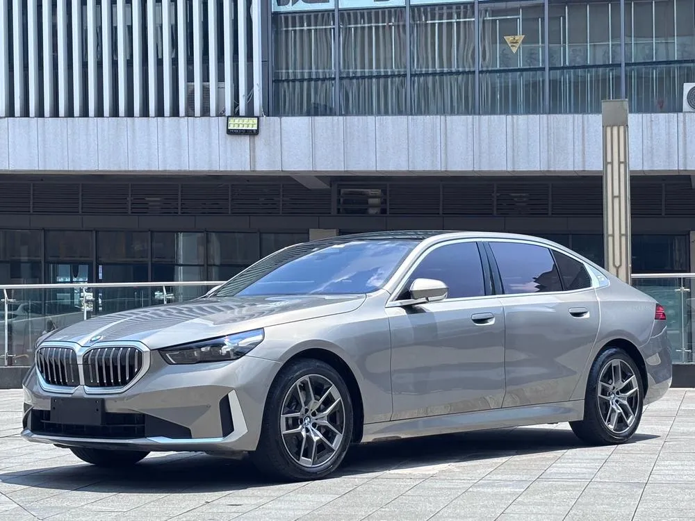 BMW 5-Series, 2024