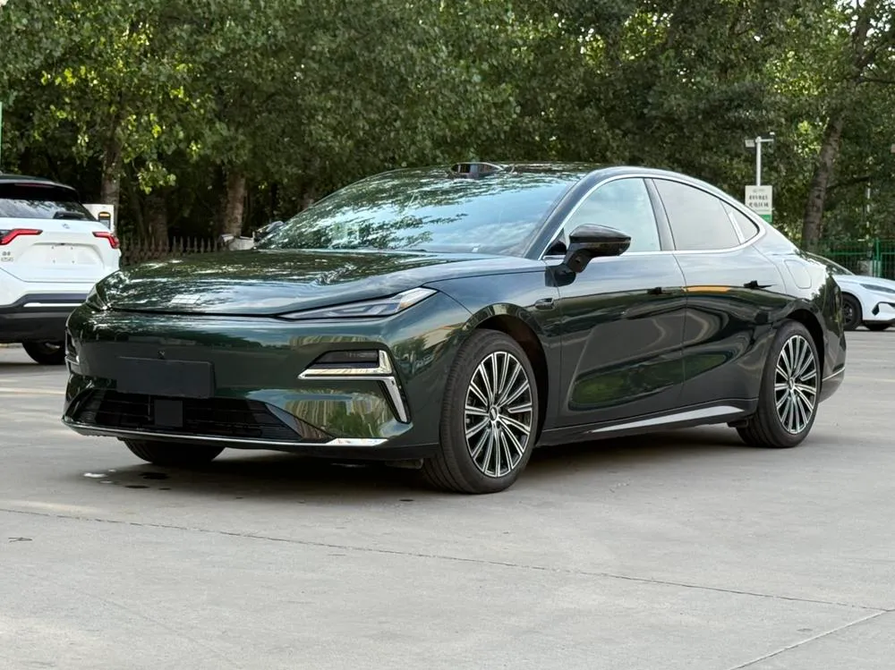 Galaxy Xingyao 8 PHEV 130km EM-P Edition, 2025 — фото 1