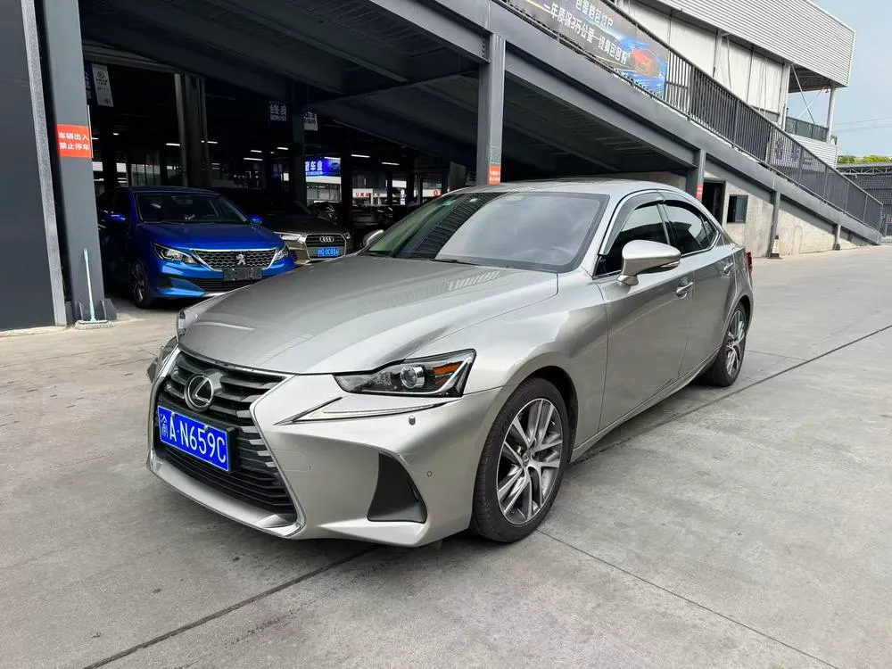 Lexus IS, 2017