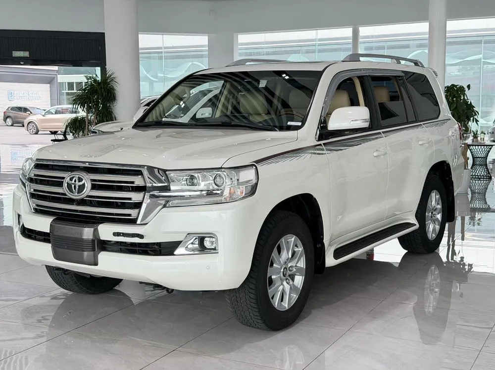 Toyota Land Cruiser (Import) 4.6L Auto 4WD 8 Seater Parallel Import, 2017 — фото 1