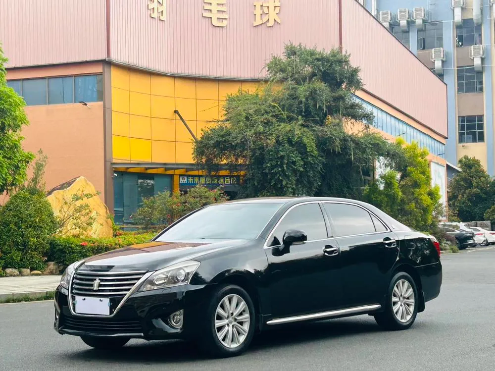 Toyota Crown, 2012