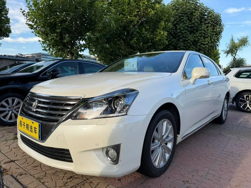 Toyota Crown, 2012