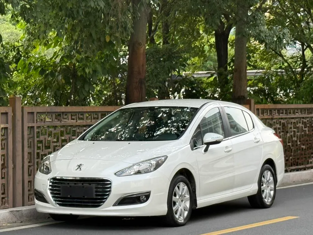 Peugeot 308 Edition Classic 1.6L Manual Style Version, 2014 — фото 1