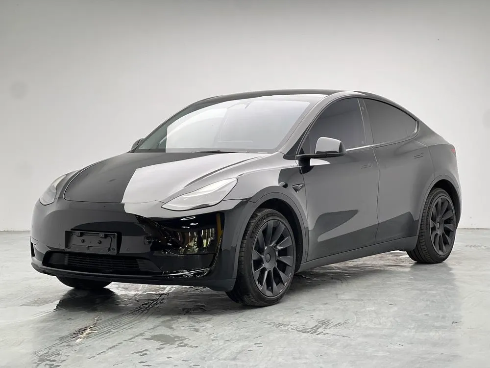 Tesla Model Y, 2022