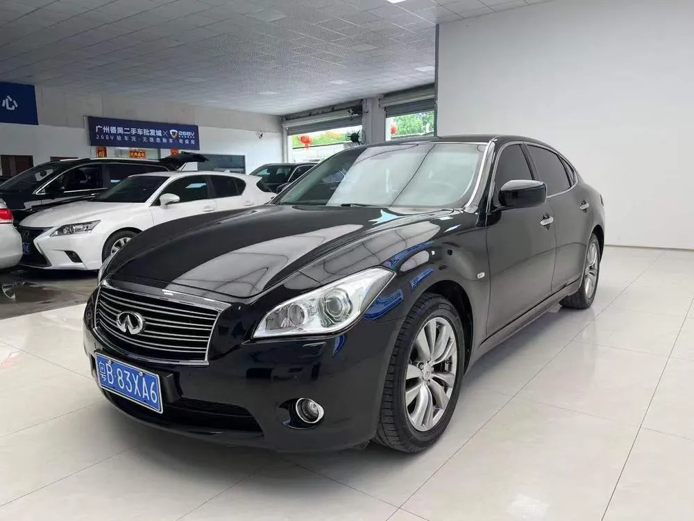 Infiniti Q70, 2013