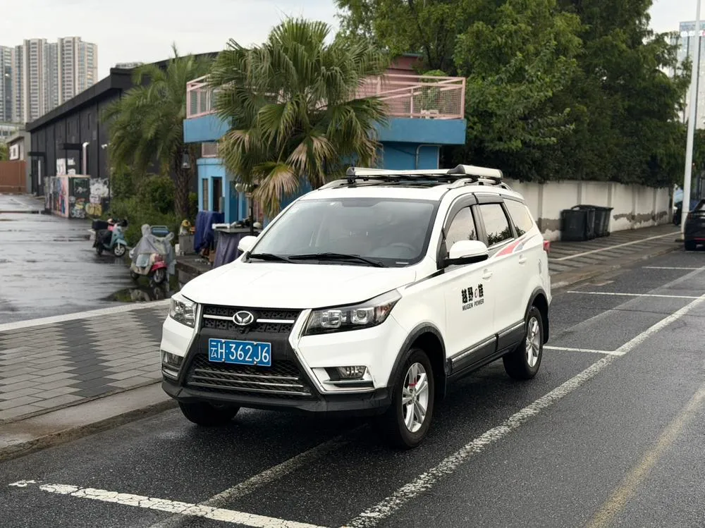 Beiqi Huansu BAIC Huansu S3, 2016