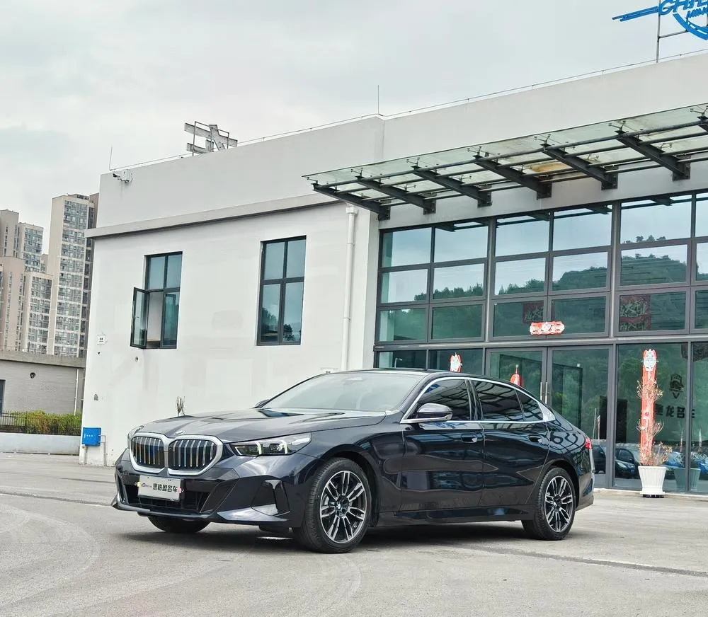 BMW 5-Series, 2026