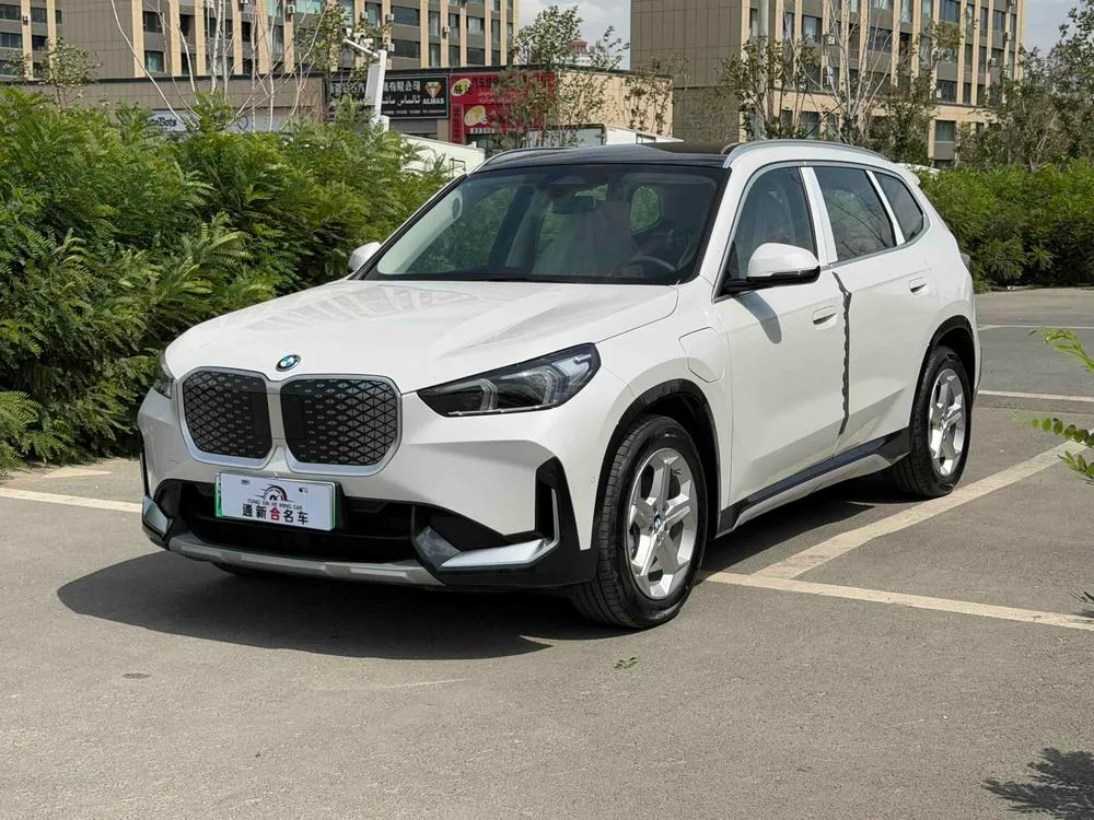 BMW iX1, 2026