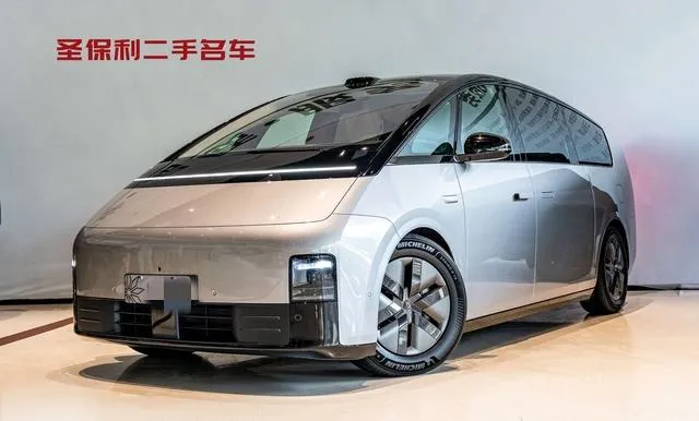 Li Auto MEGA, 2025