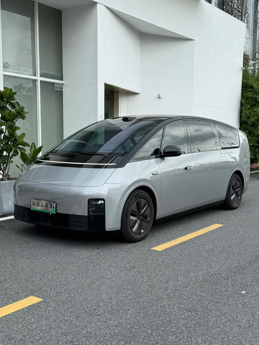 Li Auto MEGA, 2025