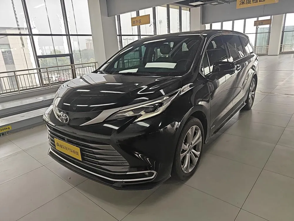 Toyota Sienna Dual Engine 2.5L Refined Premium Edition, 2024 — фото 1