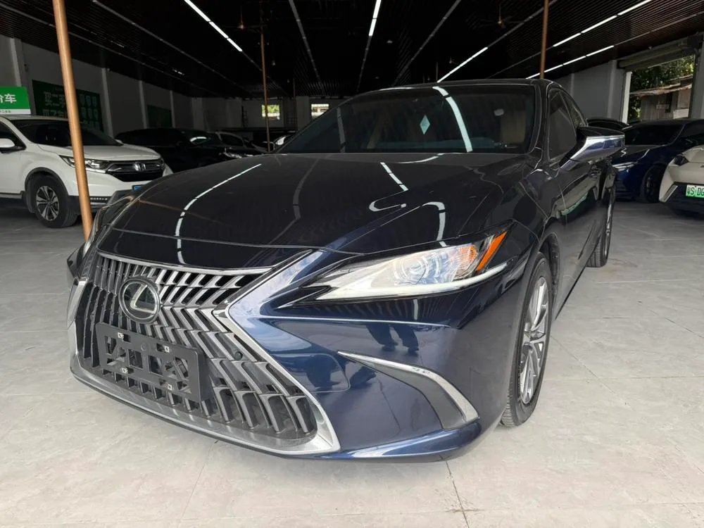 Lexus ES, 2022