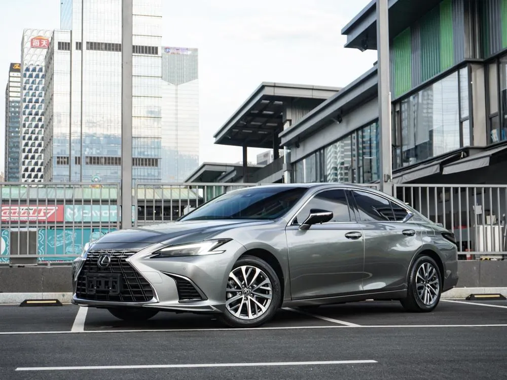 Lexus ES, 2025