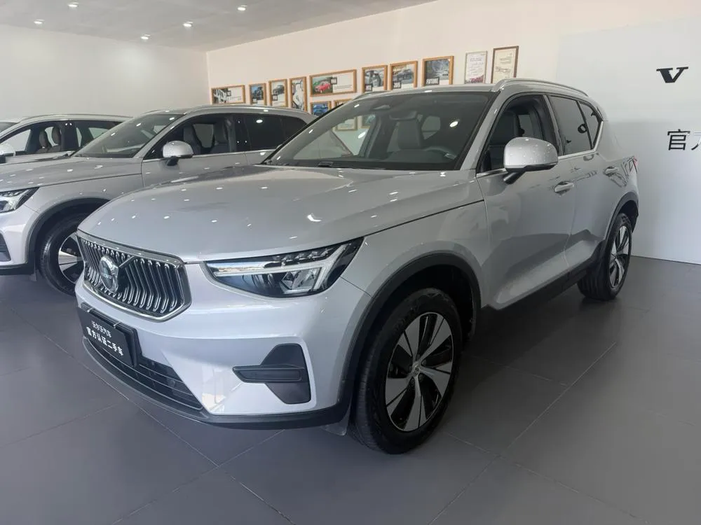 Volvo XC40 B3 Luxury Edition, 2024 — фото 1