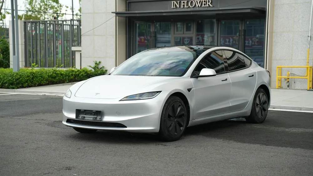 Tesla Model 3, 2023