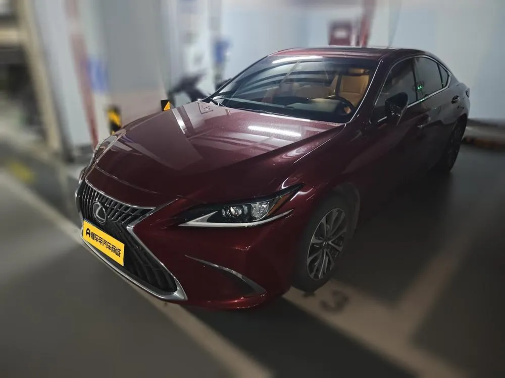 Lexus ES, 2022