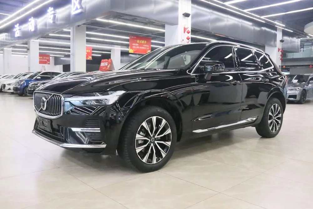 Volvo XC60 B5 4WD Luxury Edition, 2024 — фото 1