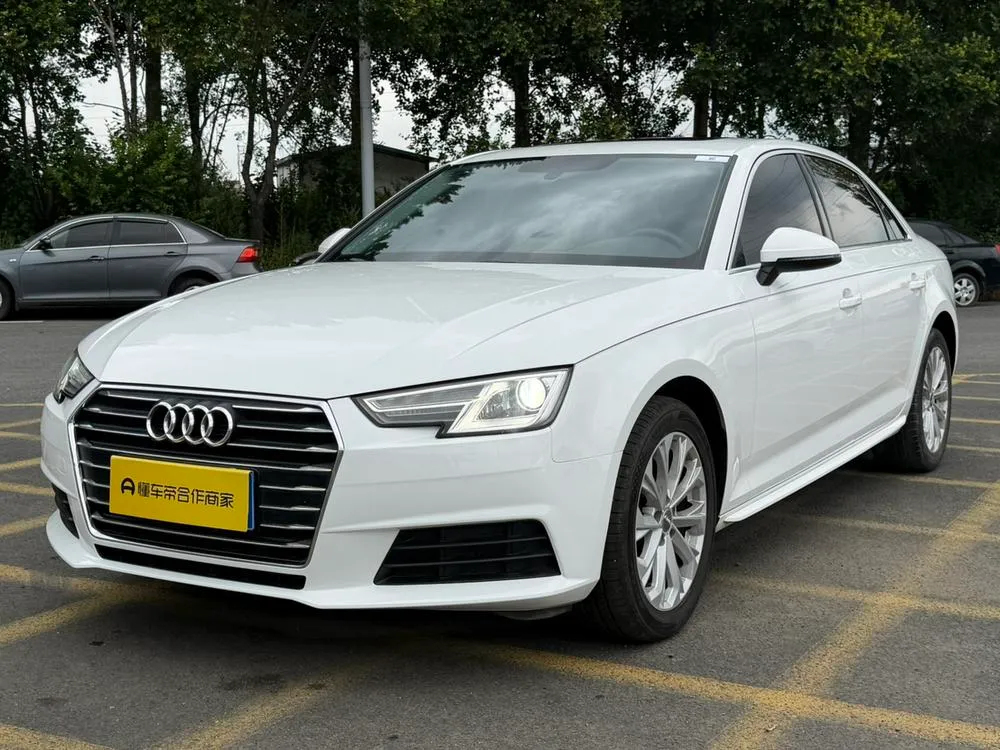 Audi A4L 30 Version 40 TFSI Version, 2018 — фото 1