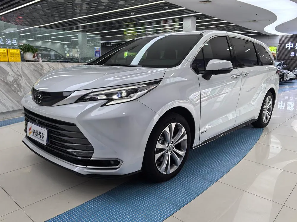 Toyota Sienna Dual Engine 2.5L Refined Premium Edition, 2024 — фото 1