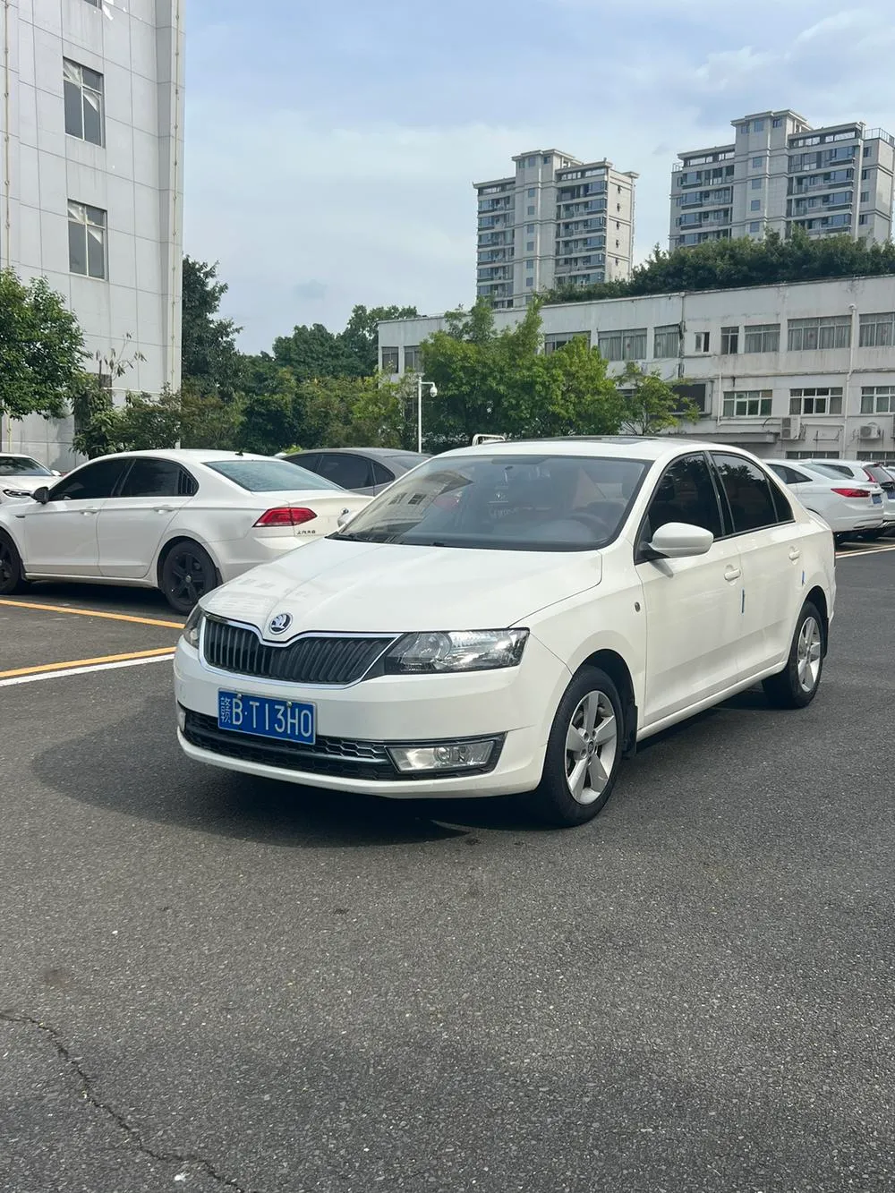 Skoda Rapid 1.6L Auto Edition, 2016 — фото 1