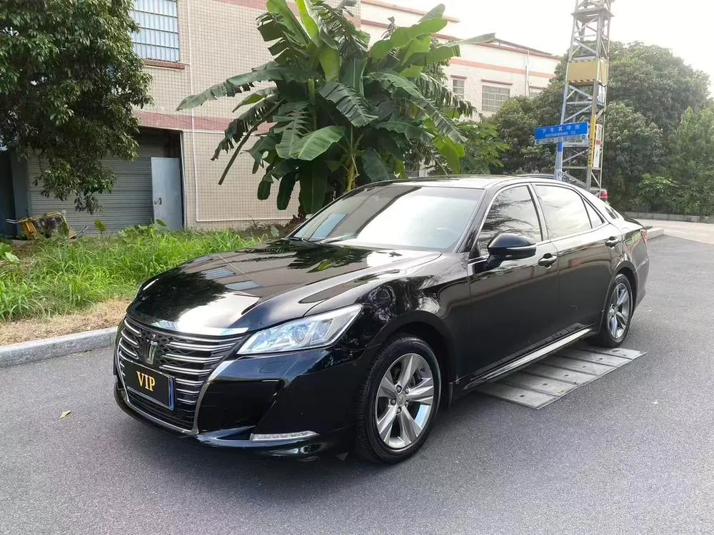 Toyota Crown, 2015