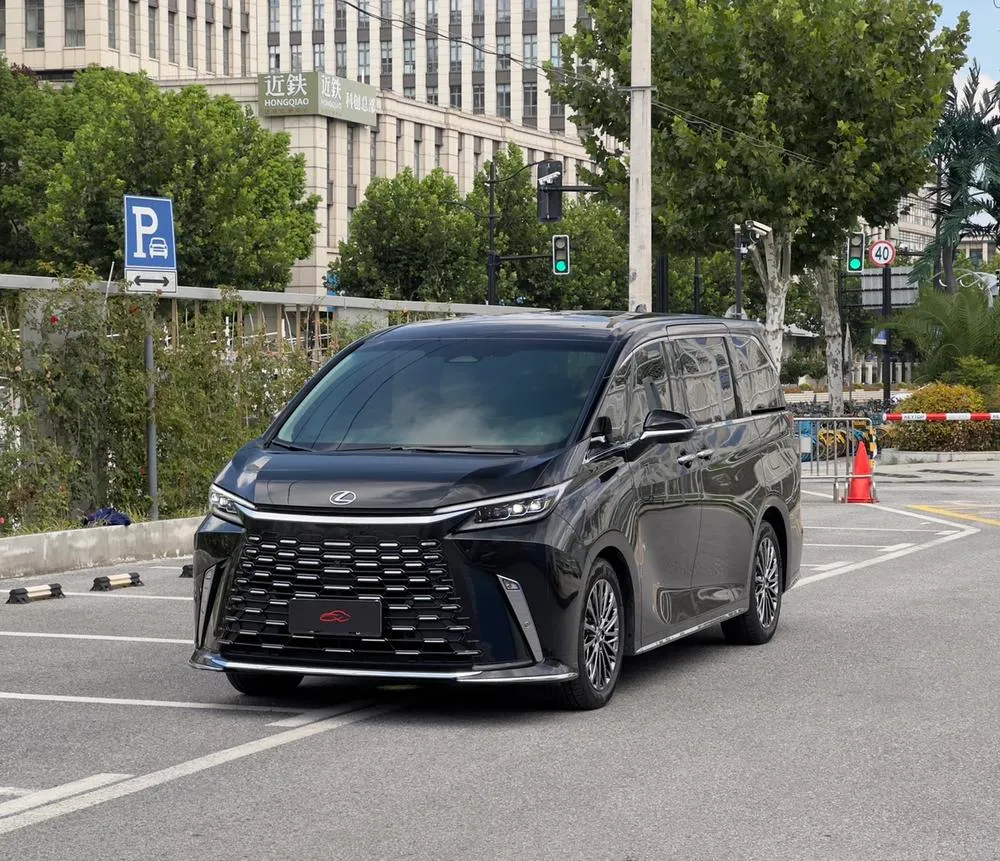 Lexus LM 500h DIRECT4 6-Seater Supreme Edition, 2023 — фото 1