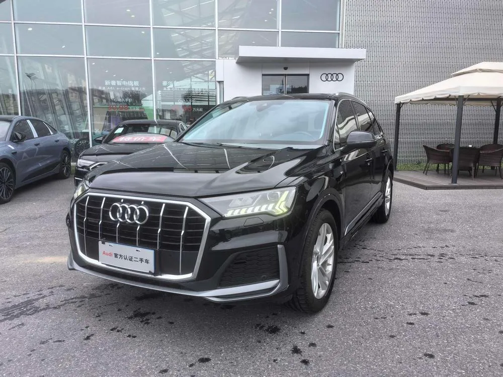 Audi Q7 45 TFSI quattro S line Black Version, 2024 — фото 1