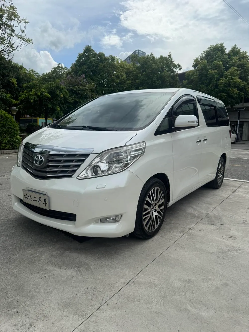 Toyota Alphard, 2011