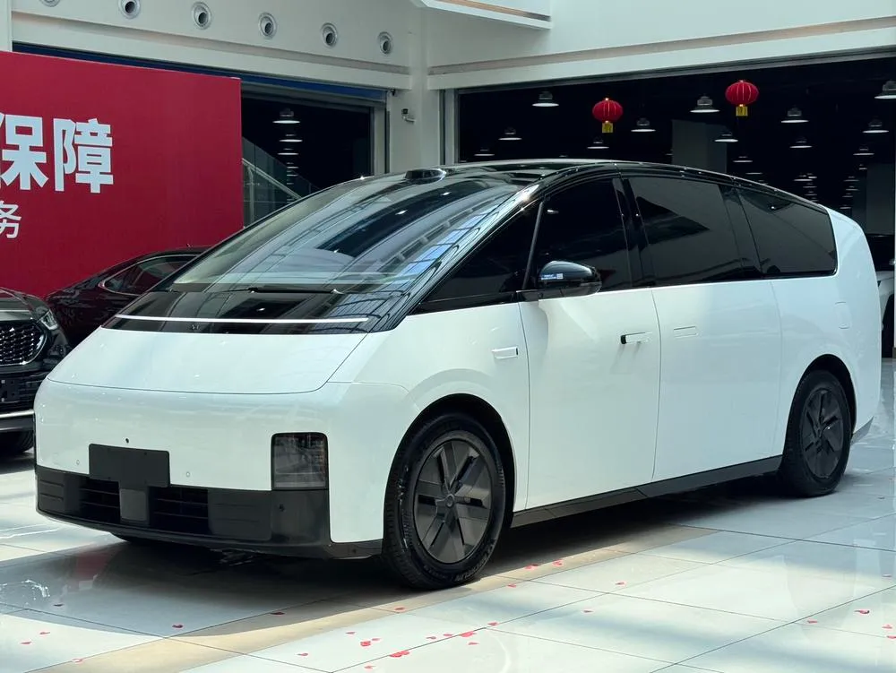 Li Auto MEGA, 2025