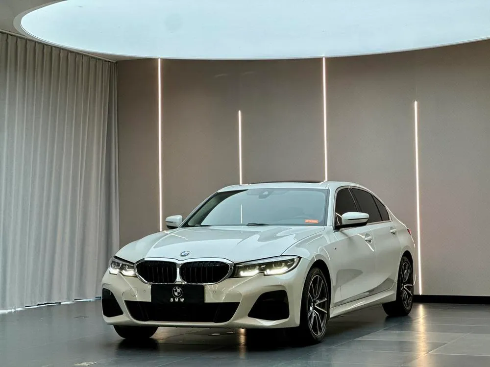 BMW 3-Series, 2022