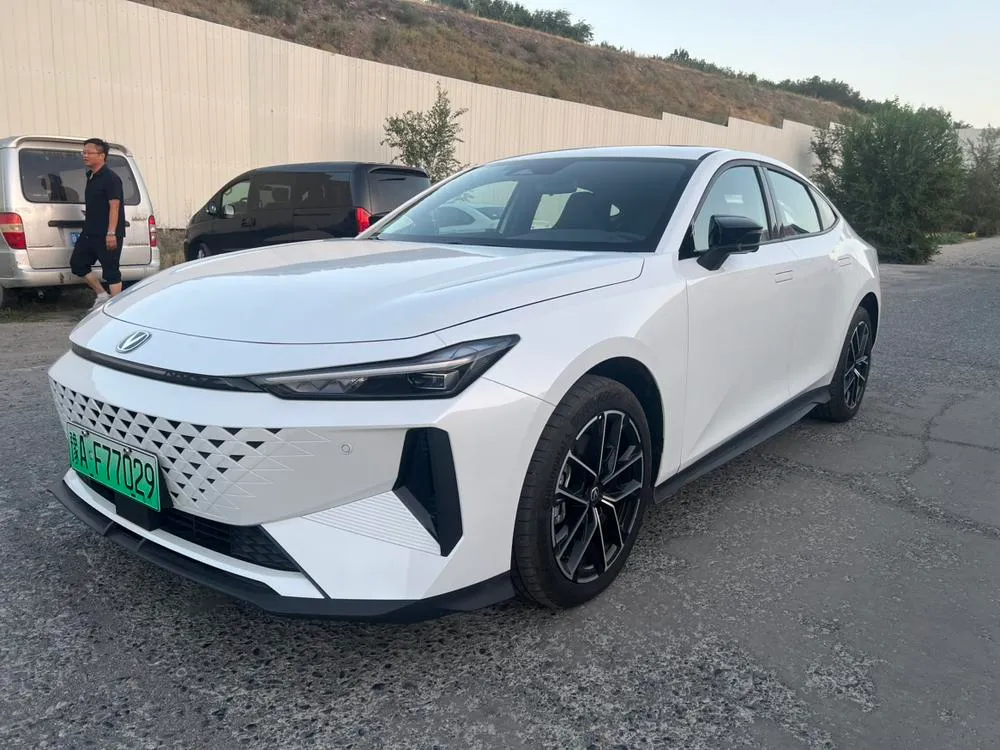 Changan UNI-V iDD Blue iDD 136km Cool Version, 2024 — фото 1