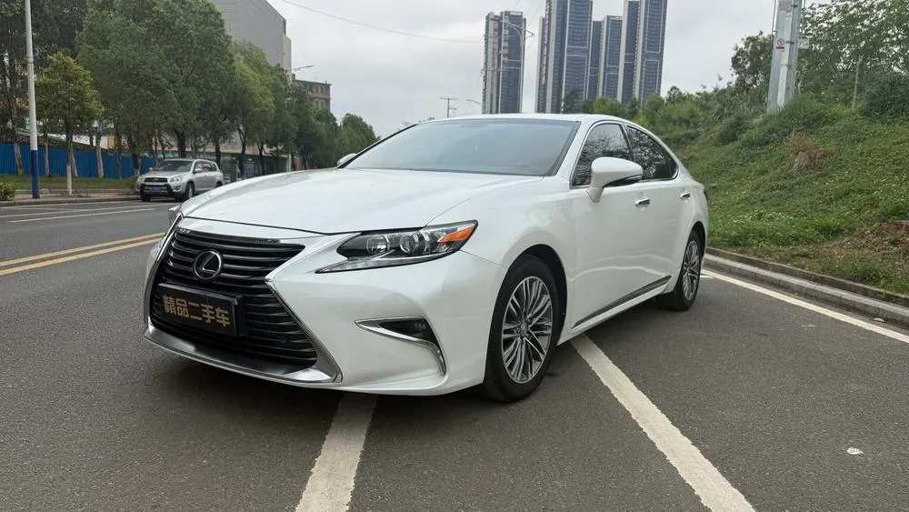 Lexus ES, 2016