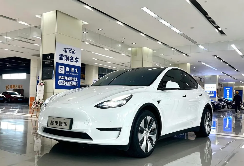 Tesla Model Y, 2022