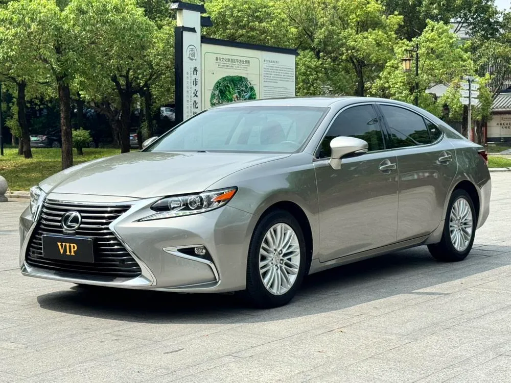 Lexus ES, 2015