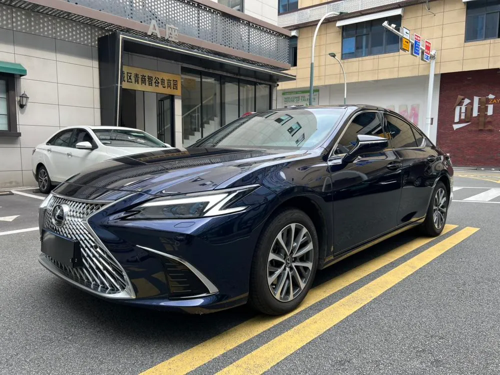 Lexus ES, 2025