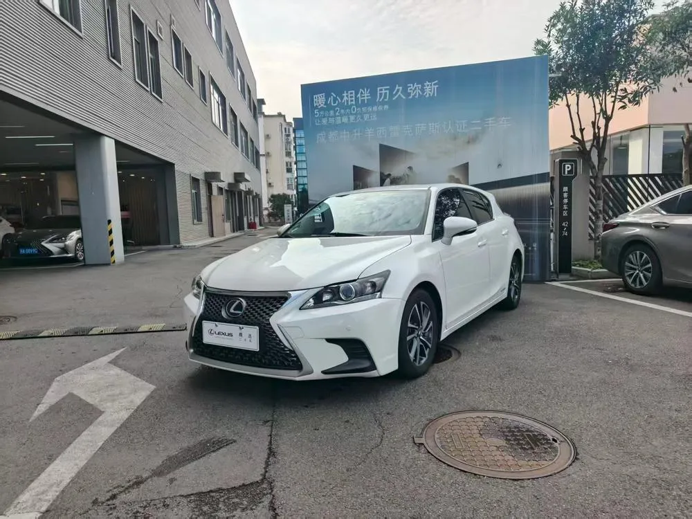 Lexus CT CT200h Comfort Edition, 2019 — фото 1