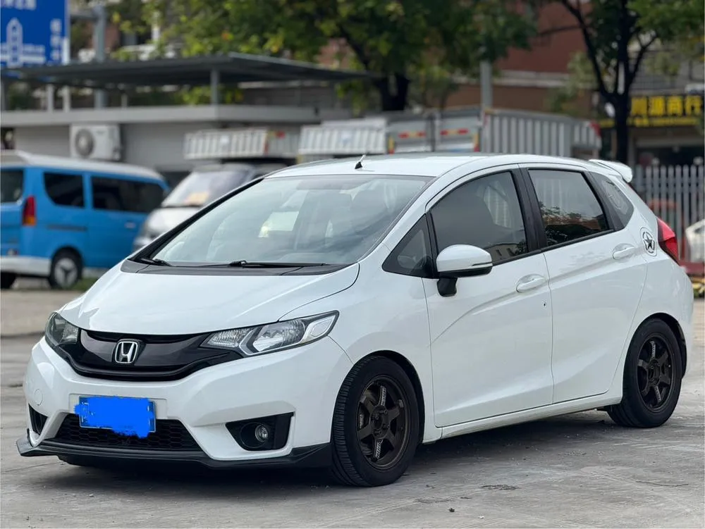 Honda Fit 1.5L SE CVT Fashion Version, 2016 — фото 1