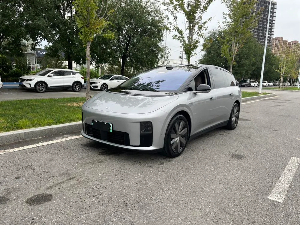 Li Auto i8 Standard Edition, 2025 — фото 1
