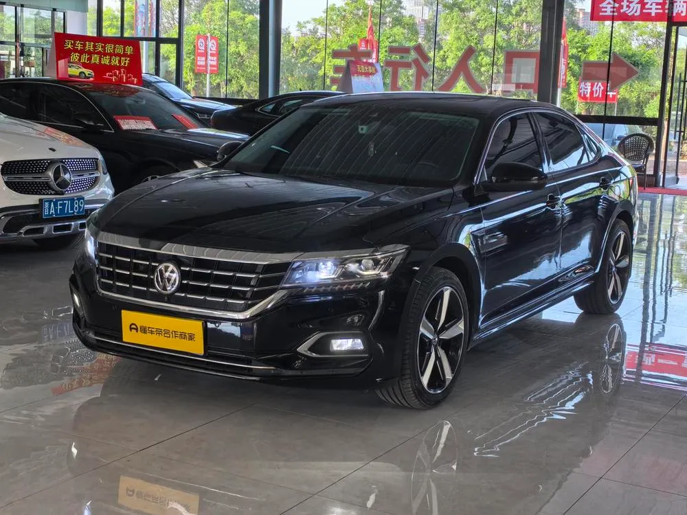 Volkswagen Passat 330TSI Premium Edition CN5, 2019 — фото 1