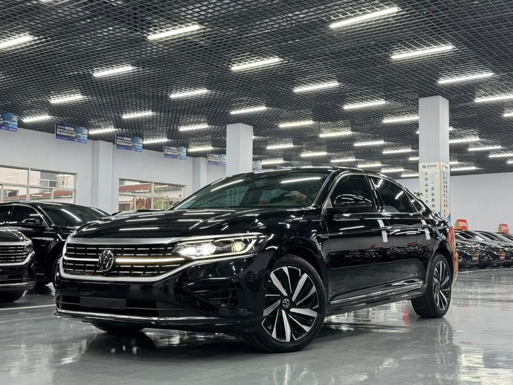 Volkswagen Passat Facelift 330TSI Luxury Edition, 2023 — фото 1
