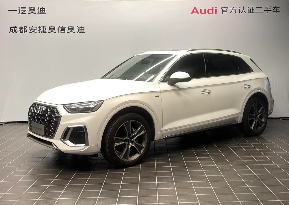 Audi Q5L, 2022